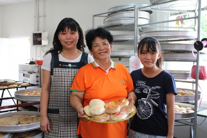 牛挑灣建成糕餅舖----月亮滿又圓、月餅甜柚香